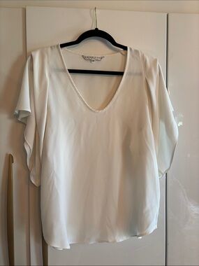 Trina Turk Cream V-Neck Flutter Sleeve Top
